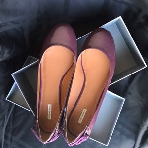 Vera Wang Helen flat in Plum